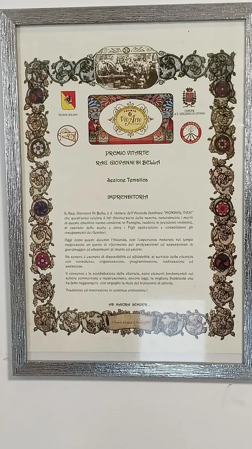 L’attestato del Premio VitArte, sezione Imprenditoria, incorniciato